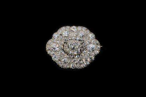 A VICTORIAN DIAMOND BROOCH