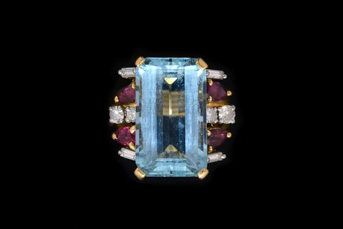AN AQUAMARINE, RUBY AND DIAMOND RING