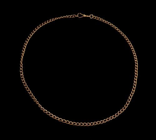 A GOLD CURB LINK NECKCHAIN