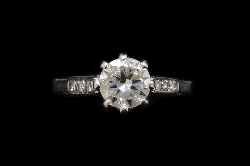 AN 1.17 CARAT DIAMOND SINGLE STONE RING