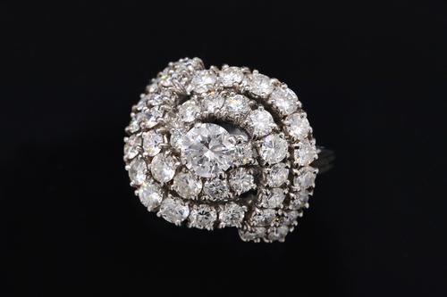 A DIAMOND SPIRAL CLUSTER RING