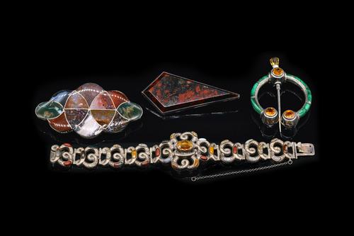 FOUR ITEMS OF MOSTLY SCOTTISH DESIGNED JEWELLERY (4)
