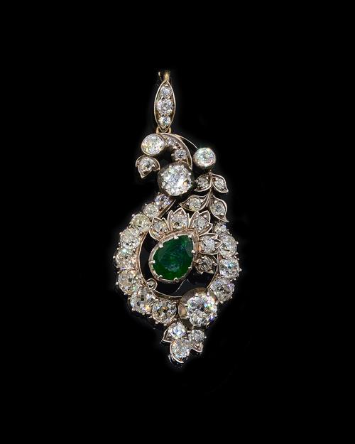 A VICTORIAN EMERALD AND DIAMOND PENDANT BROOCH