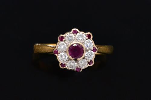 AN RUBY AND DIAMOND CLUSTER RING