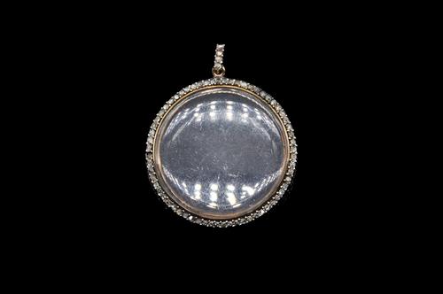AN EDWARDIAN DIAMOND PENDANT LOCKET