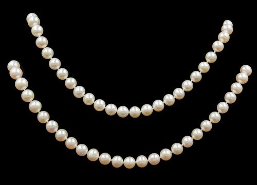 TWO SINGLE ROW NECKLACES OF CULTURED PEARL (2)
