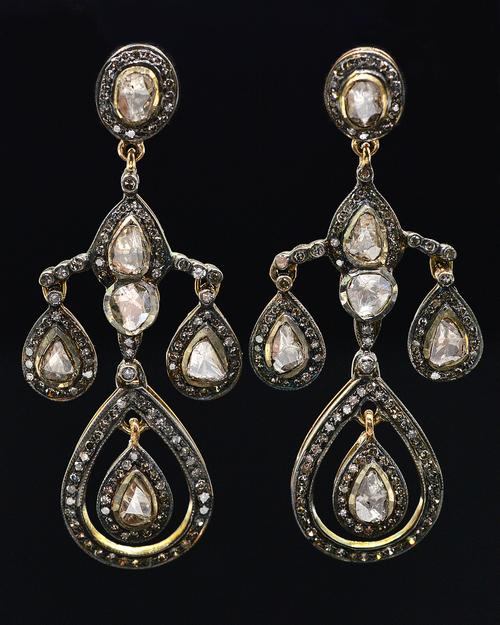 A PAIR OF DIAMOND CHANDELIER DROP EARRINGS