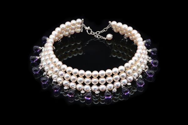 AN AMETHYST, CULTURED PEARL AND DIAMOND COLLAR NECKLACE