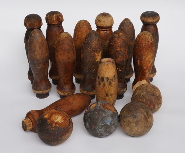 A SET OF WOODEN SKITTLES AND BALLS (17)