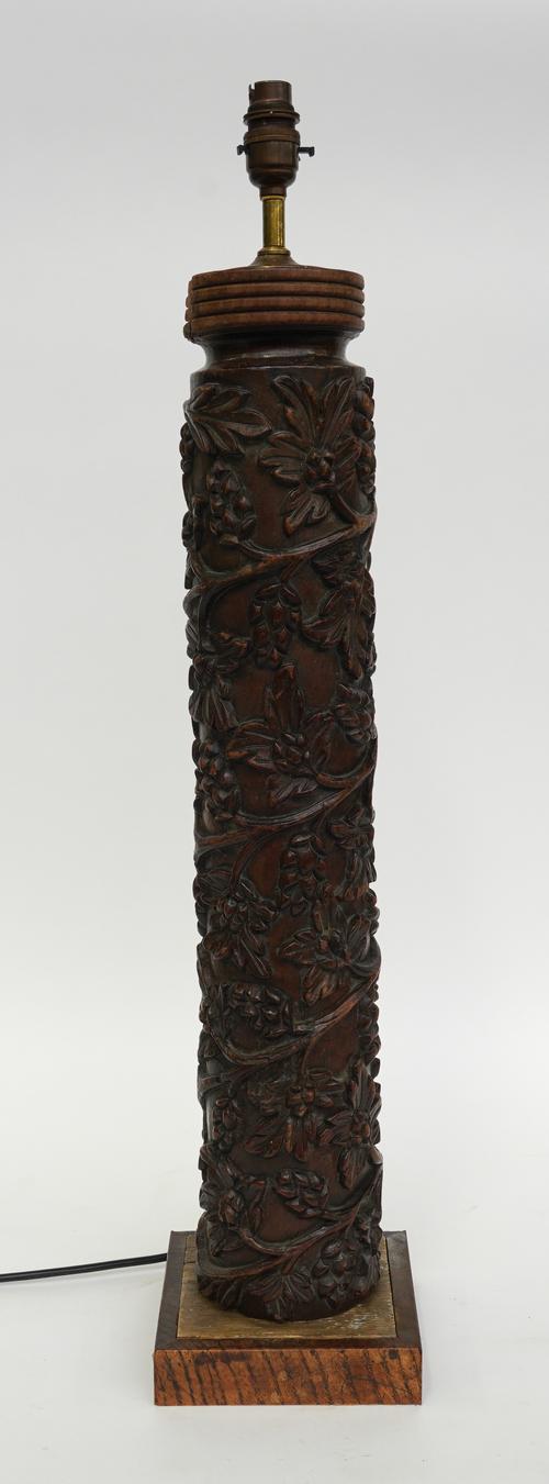 AN INDIAN RELIEF CARVED HARDWOOD COLUMN TABLE LAMP