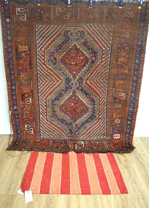 A SHIRAZ RUG, SOUTH PERSIAN (2)