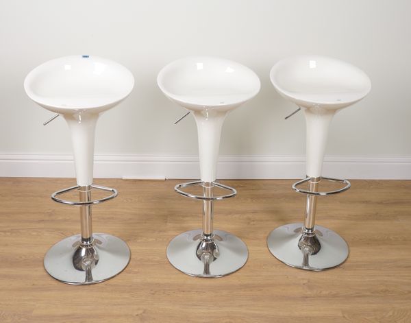 A SET OF THREE BAR STOOLS (3)