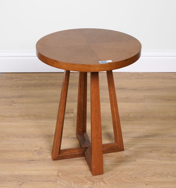 AN OAK CIRCULAR OCCASIONAL TABLE ON FOUR SHAPED SUPPORTS (2)