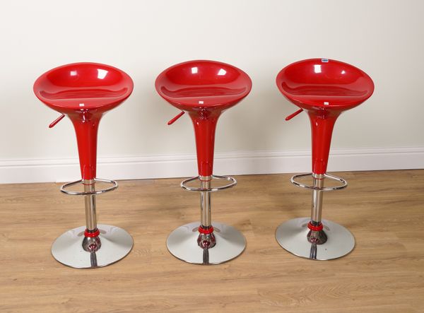 A SET OF THREE BAR STOOLS (3)