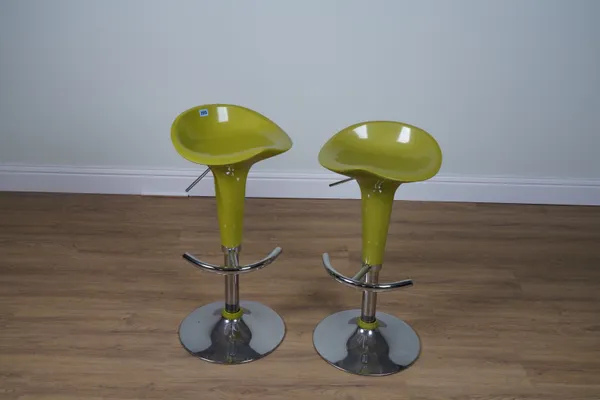 A PAIR OF GREEN AND CHROME BAR STOOLS (2)