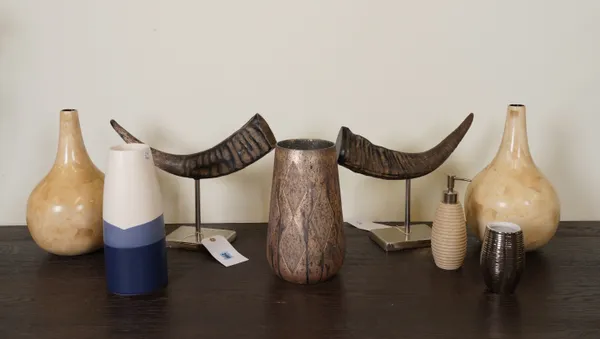 A PAIR OF BOVINE HORNS MOUNTED ON CHROME METAL BASES (8)