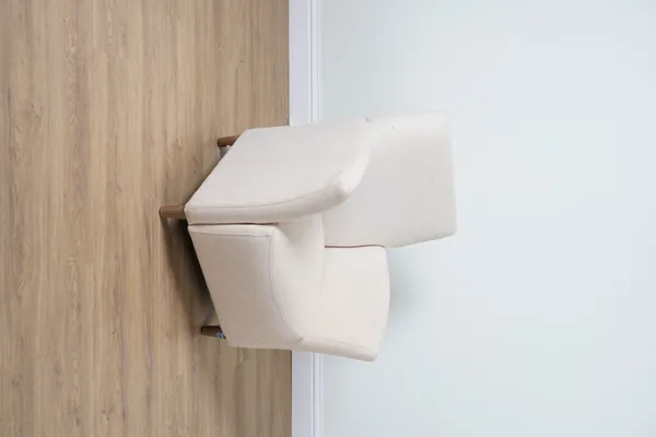 A CREAM UPHOLSTERED ARMCHAIR