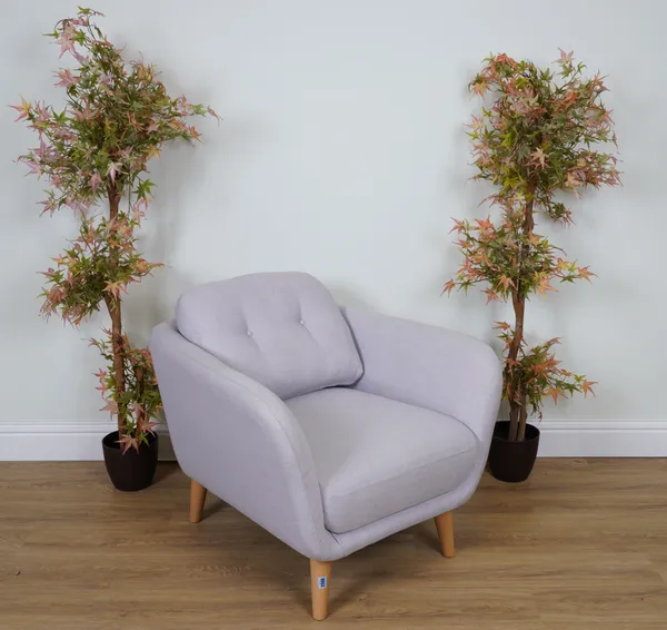 A GREY UPHOLSTERED TUB CHAIR