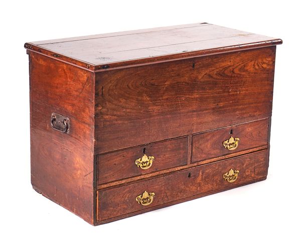 A SMALL 18TH CENTURY ELM MULE CHEST