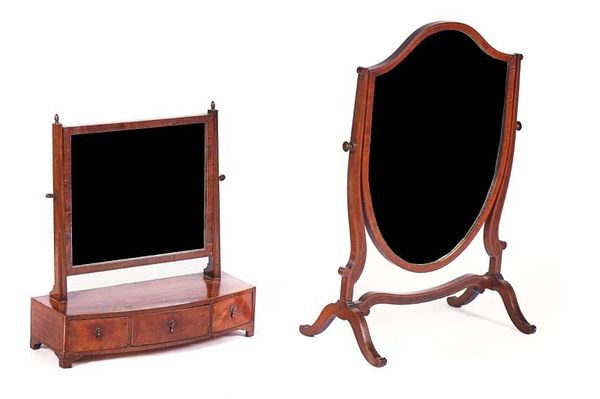 A GEORGE III MAHOGANY TOILET MIRROR (2)