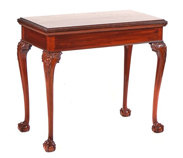 AN 18TH CENTURY STYLE RECTANGULAR MAHOGANY FOLDOVER CARD TABLE