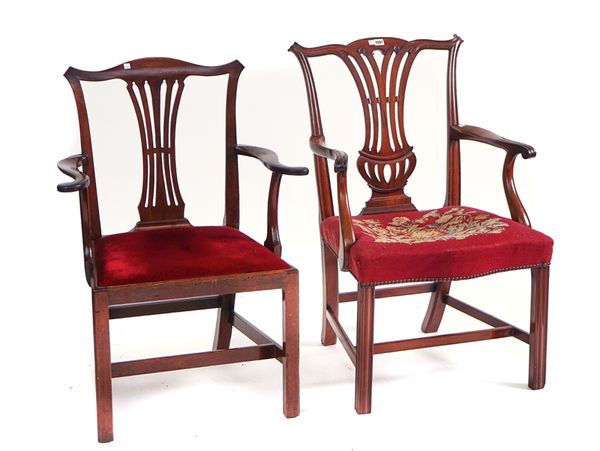 A GEORGE III MAHOGANY CARVER CHAIR