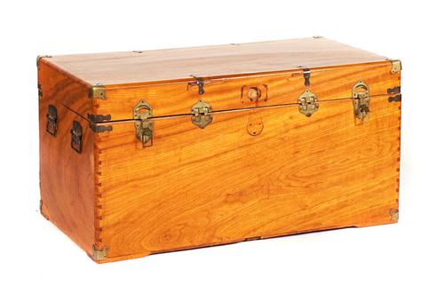 A 19TH CENTURY EXPORT WARE CAMPHOR WOOD TRUNK