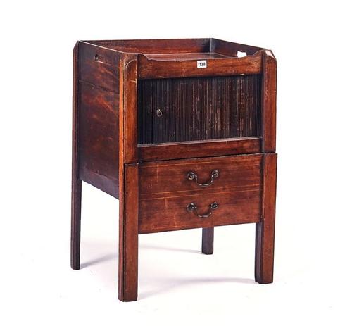 A GEORGE III MAHOGANY TRAY TOP COMMODE