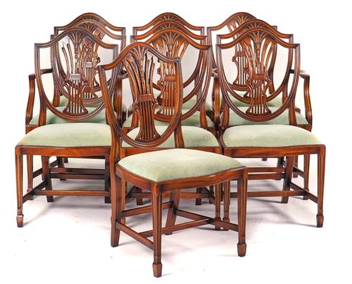 A SET OF TEN HEPPLEWHITE STYLE SHIELD BACK MAHOGANY DINNIG CHAIRS (10)