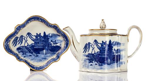 A NEW HALL BLUE AND WHITE SILVER-SHAPED TEAPOT, COVER AND STAND
