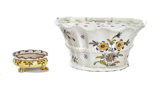 AN ALBISOLA MAIOLICA SALT