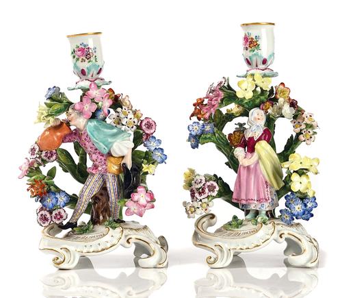 A PAIR OF MEISSEN PORCELAIN CHAMBER CANDLESTICKS (2)