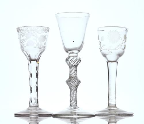 AN AIRTWIST WINE GLASS