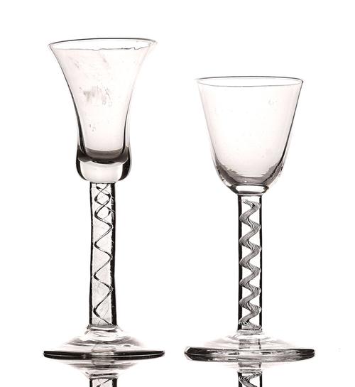 AN AIRTWIST WINE GLASS