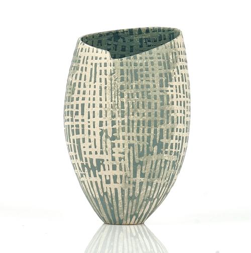 CAROLYN GENDERS ( BRITISH 1957-  ) A STUDIO POTTERY VASE