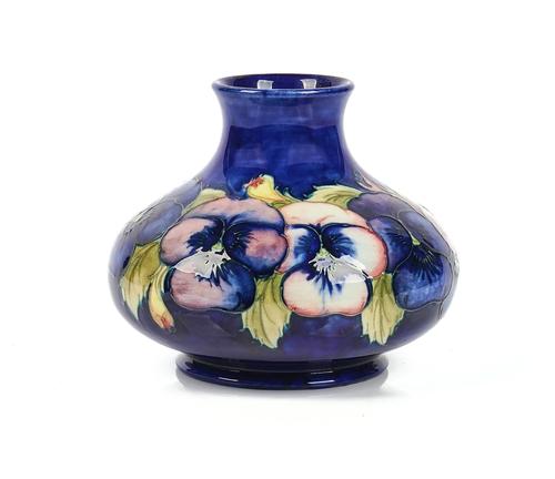 A MOORCROFT POTTERY VASE