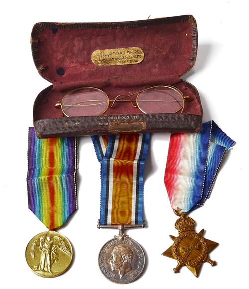THREE FIRST WORLD WAR MEDALS AND FURTHER ITEMS (QTY)