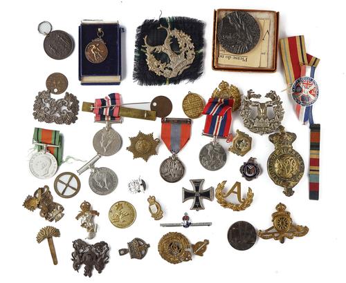 A MEDALLION COMMEMORATING THE SINKING OF THE LUSITANIA AND FURTHER ITEMS (QTY)