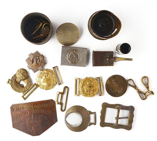 A COLLECTION OF MILITARIA AND TRENCH ART (QTY)
