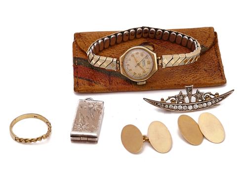 A PAIR OF 15CT GOLD OVAL CUFFLINKS AND FOUR FURTHER ITEMS (5)