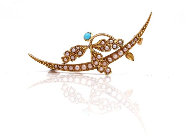 A GOLD, SEED PEARL AND TURQUOISE BROOCH