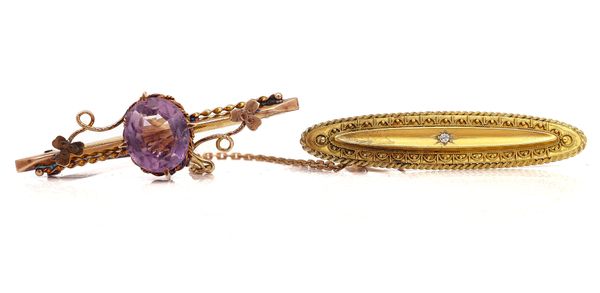 A 9CT GOLD AND AMETHYST BAR BROOCH AND ANOTHER BROOCH (2)