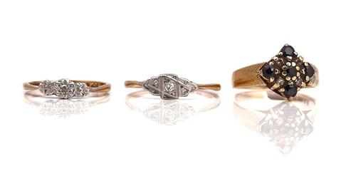 A 9CT GOLD, SAPPHIRE AND DIAMOND NINE STONE CLUSTER RING AND TWO FURTHER RINGS