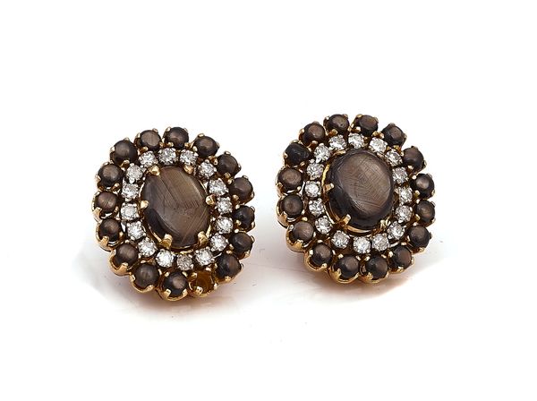 A PAIR OF GOLD CABOCHON BLACK SAPPHIRE AND DIAMOND EARCLIPS