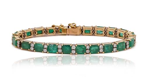 A GOLD, EMERALD AND DIAMOND BRACELET
