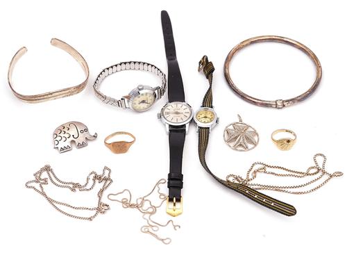 TWO 9CT GOLD RINGS AND TEN FURTHER ITEMS (12)