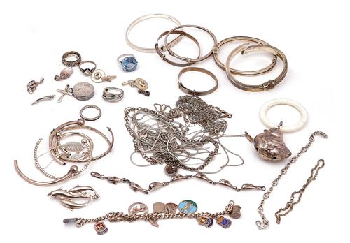 A BABY'S SILVER RATTLE DESIGNED AS A BIRD (40)