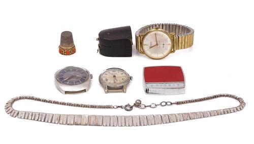 A CORAL THIMBLE AND FIVE FURTHER ITEMS (6)