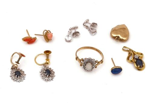 A PAIR OF SAPPHIRE AND DIAMOND PENDANT EARRINGS AND SEVEN FURTHER ITEMS (8)