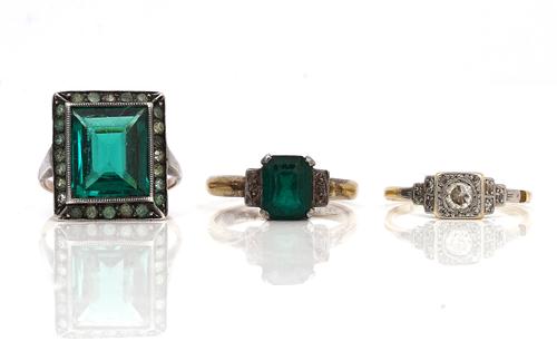 A GOLD AND PLATINUM DIAMOND SET RING AND TWO FURTHER RINGS (3)